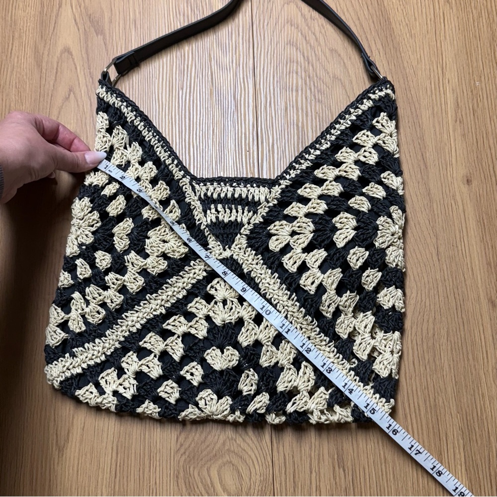 NWOT Wildflowers woven Hobo summer Bag in Black & Cream
Handmade shoulder purse - Picture 9 of 11